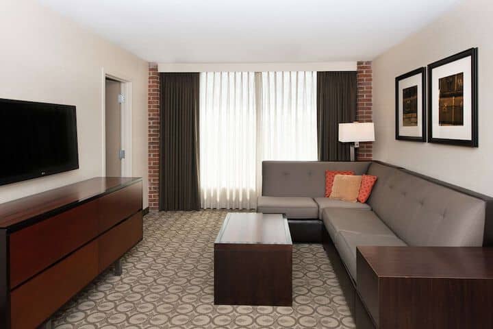 Room 28 of 84